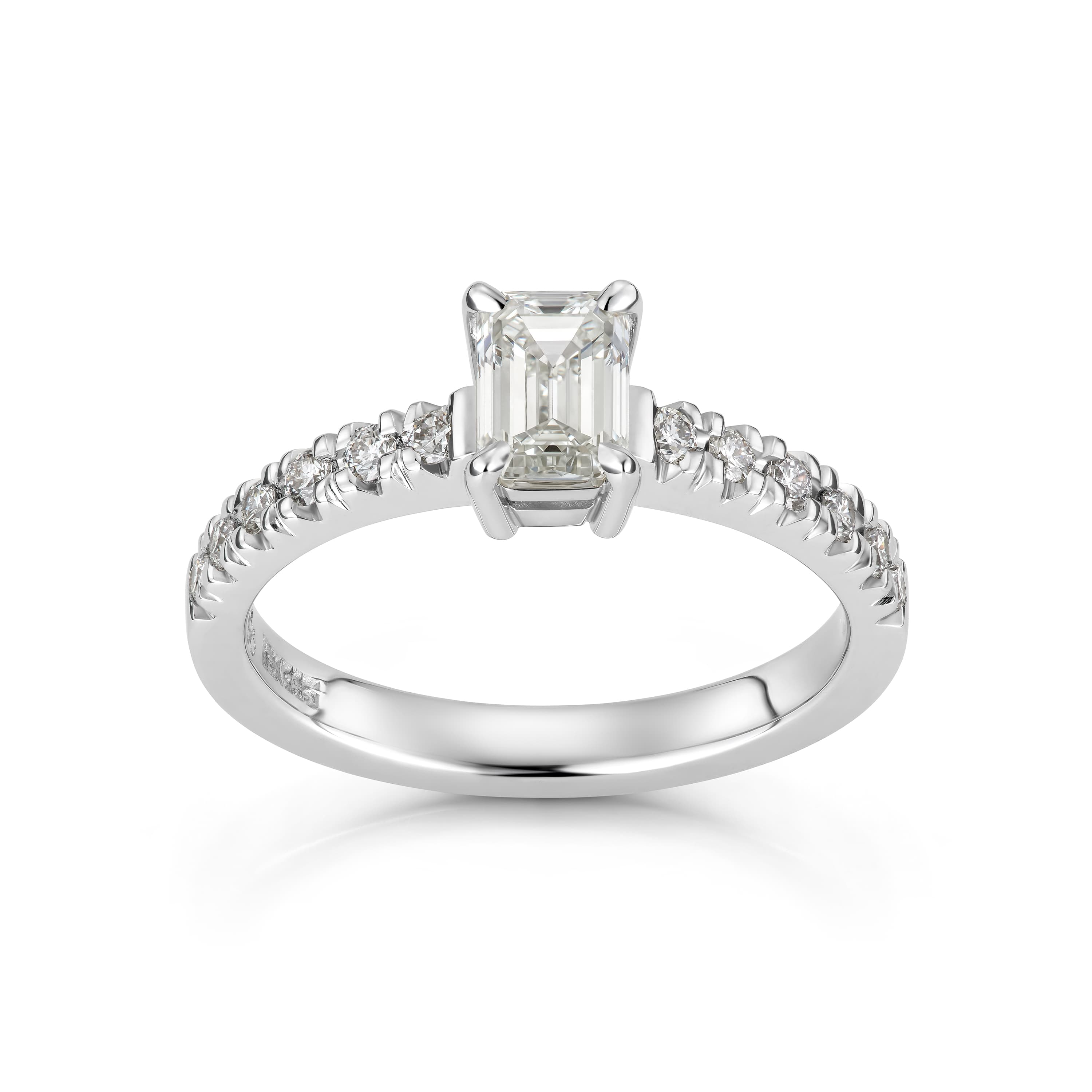 Ring, Smaragdslipt diamant og diamanter 0,94 ct