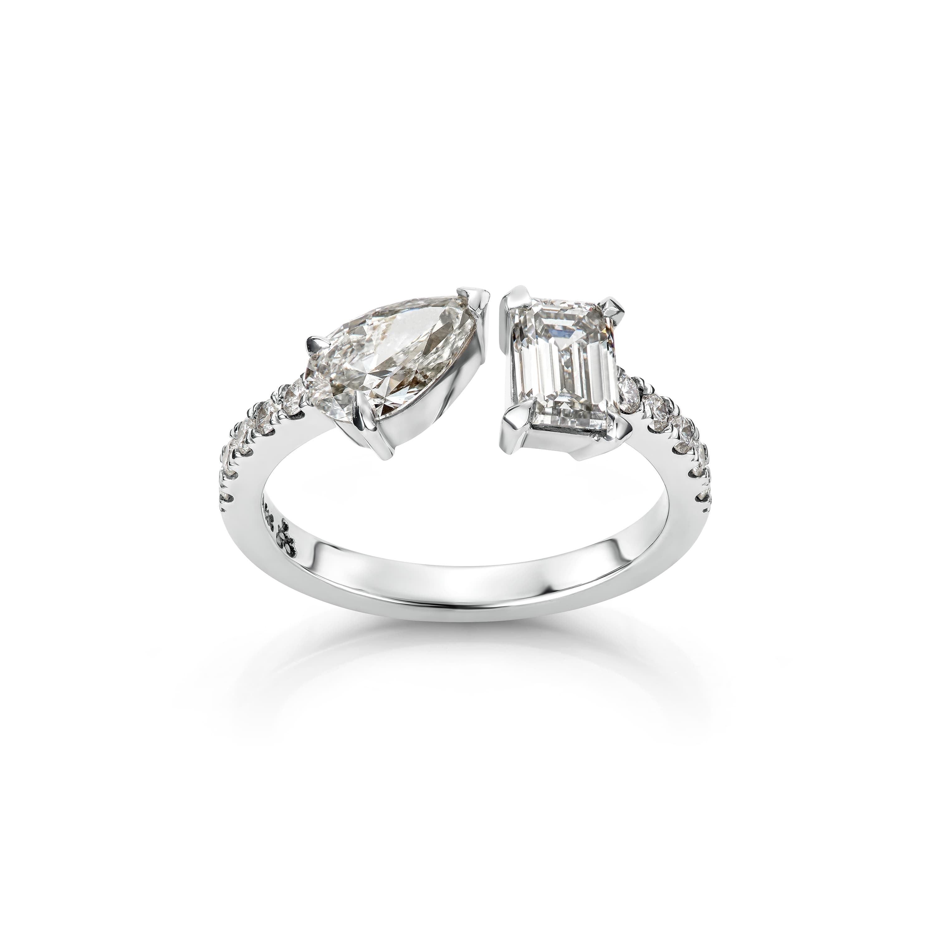 Ring, Smaragdslipt og dråpeslipt diamant 1,80 ct