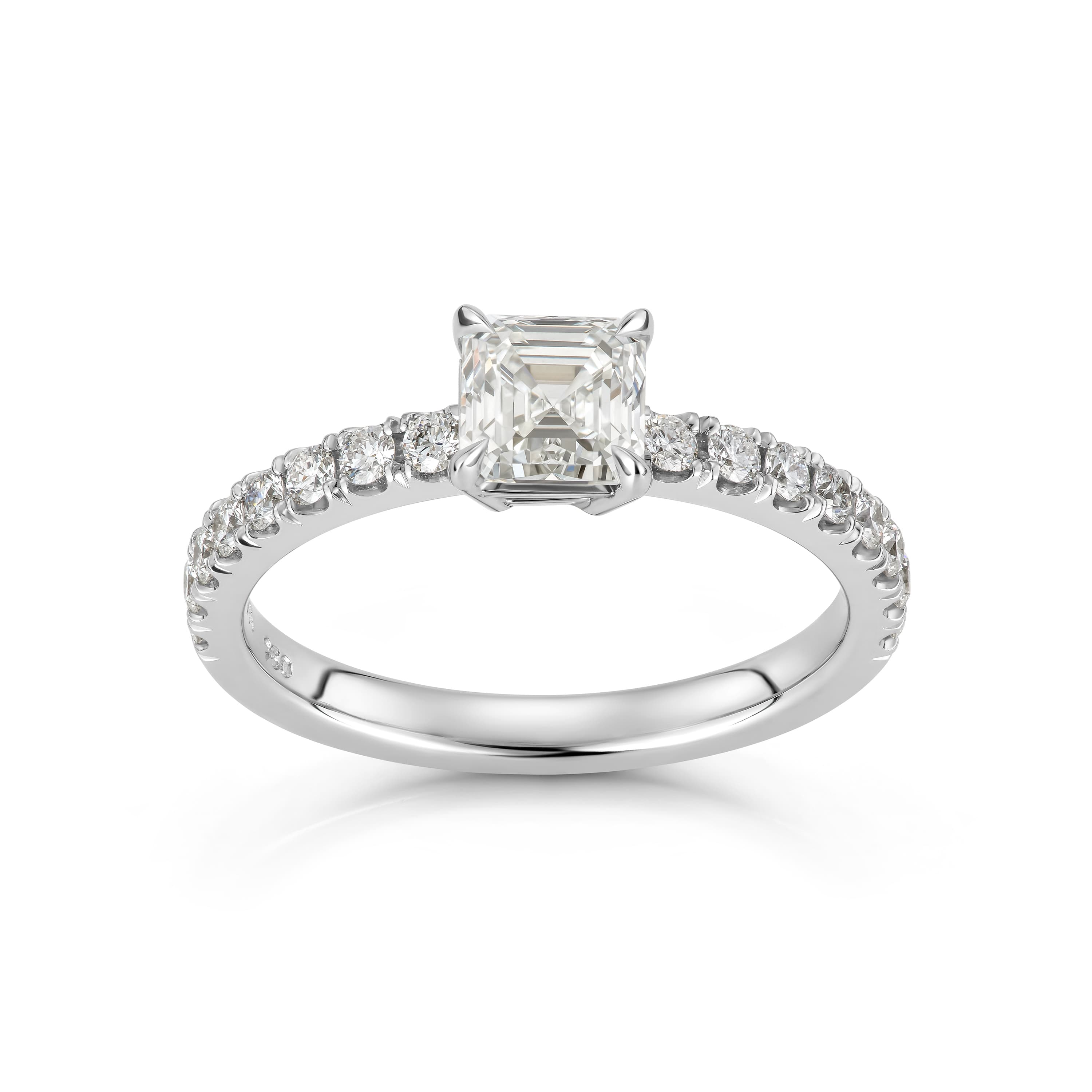 Ring, Asscherslipt diamant 0,80 ct og brillianter