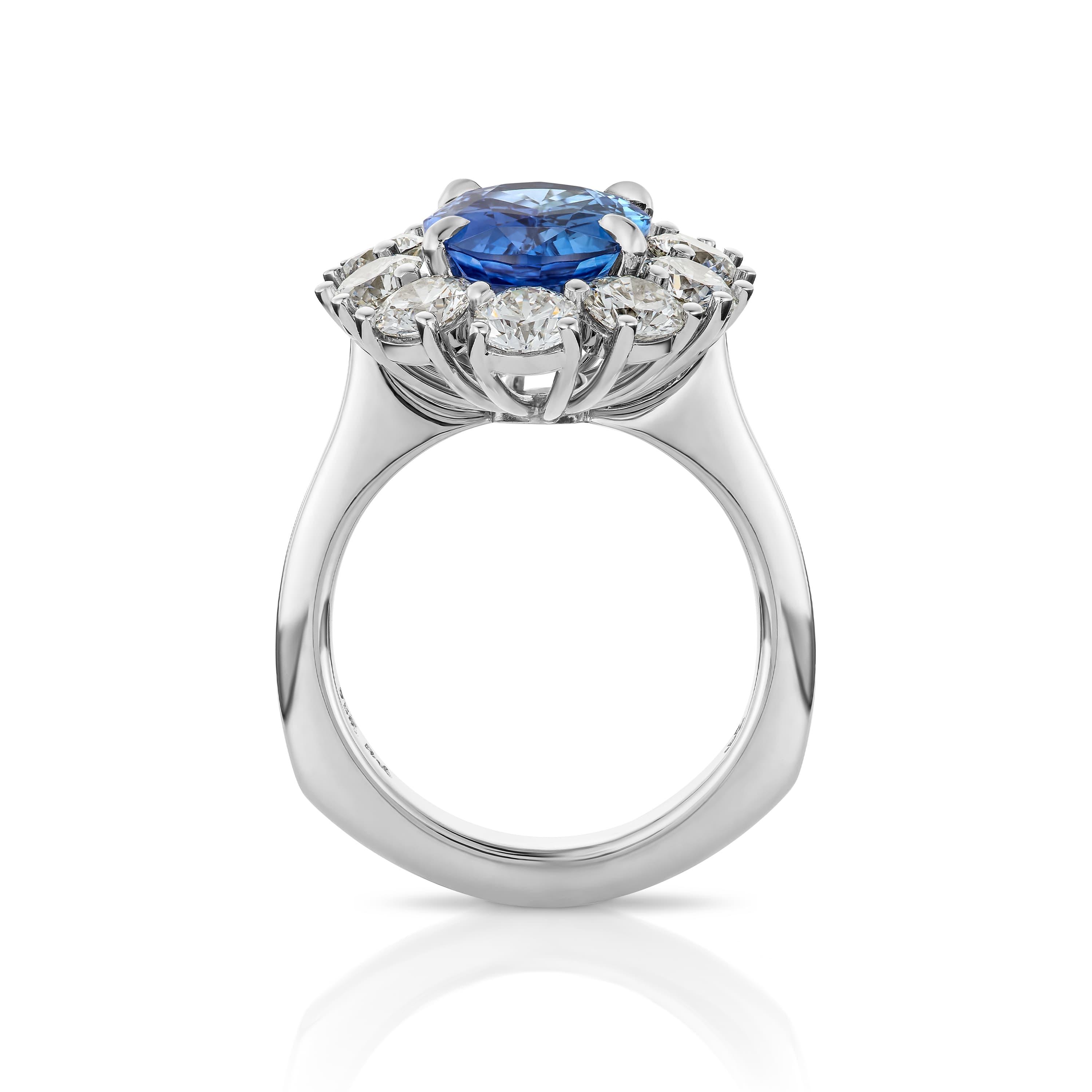 Ring, Safir 4,78 ct og diamanter 2,78 ct