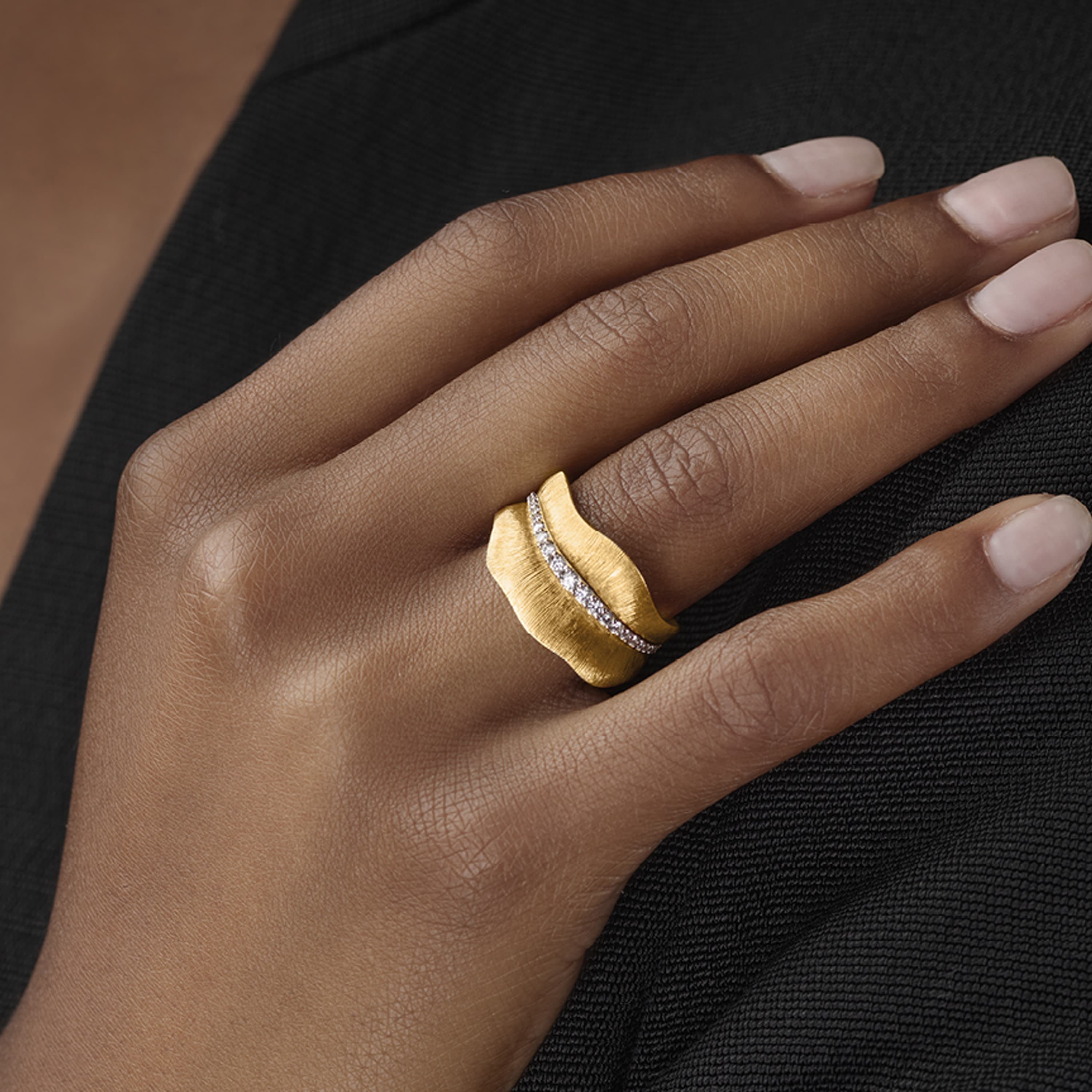 Ring, Leaves med diamanter 0,28 ct medium