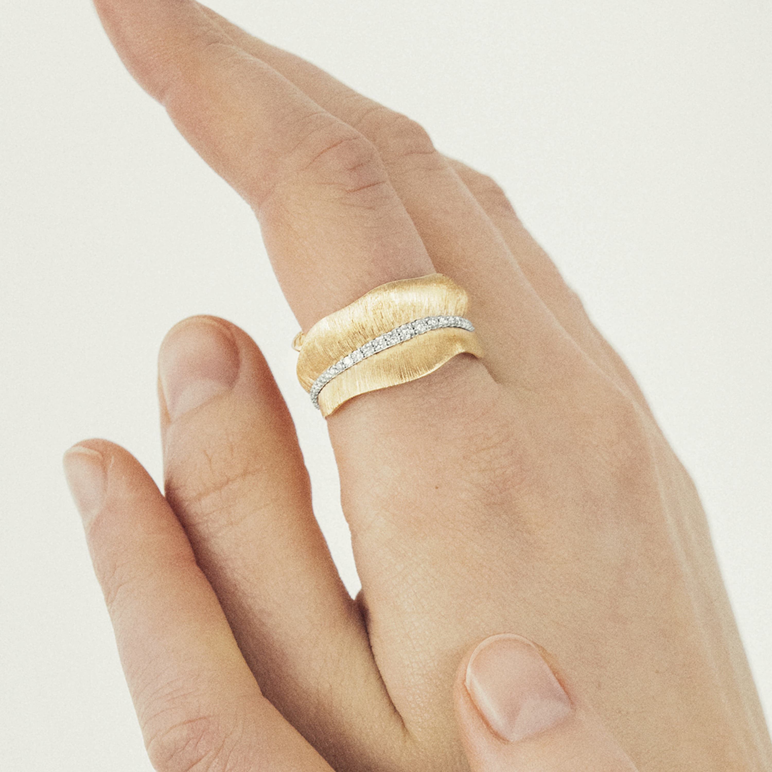 Ring, Leaves med diamanter 0,28 ct medium