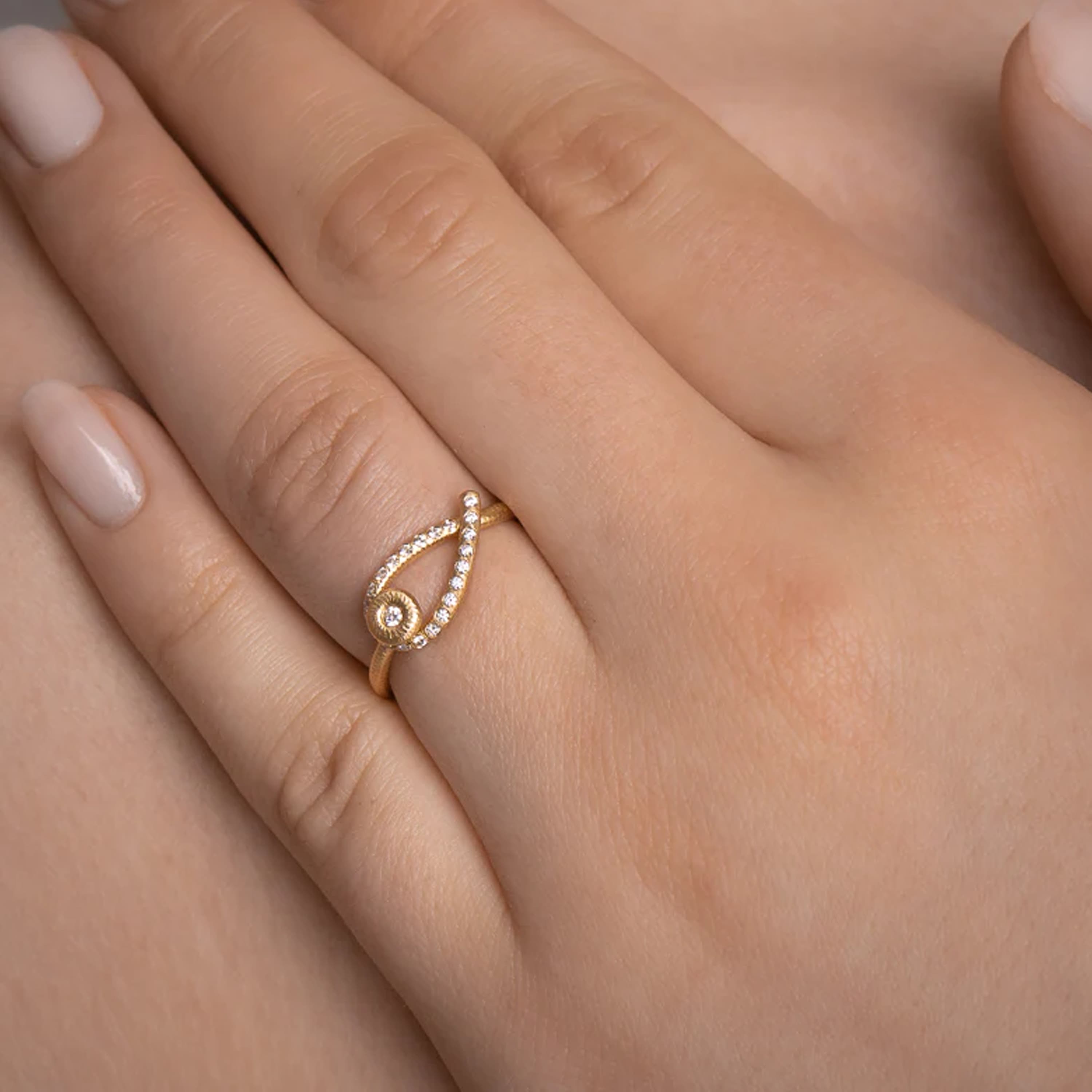 Ring, Kharisma med diamanter 0,12 ct