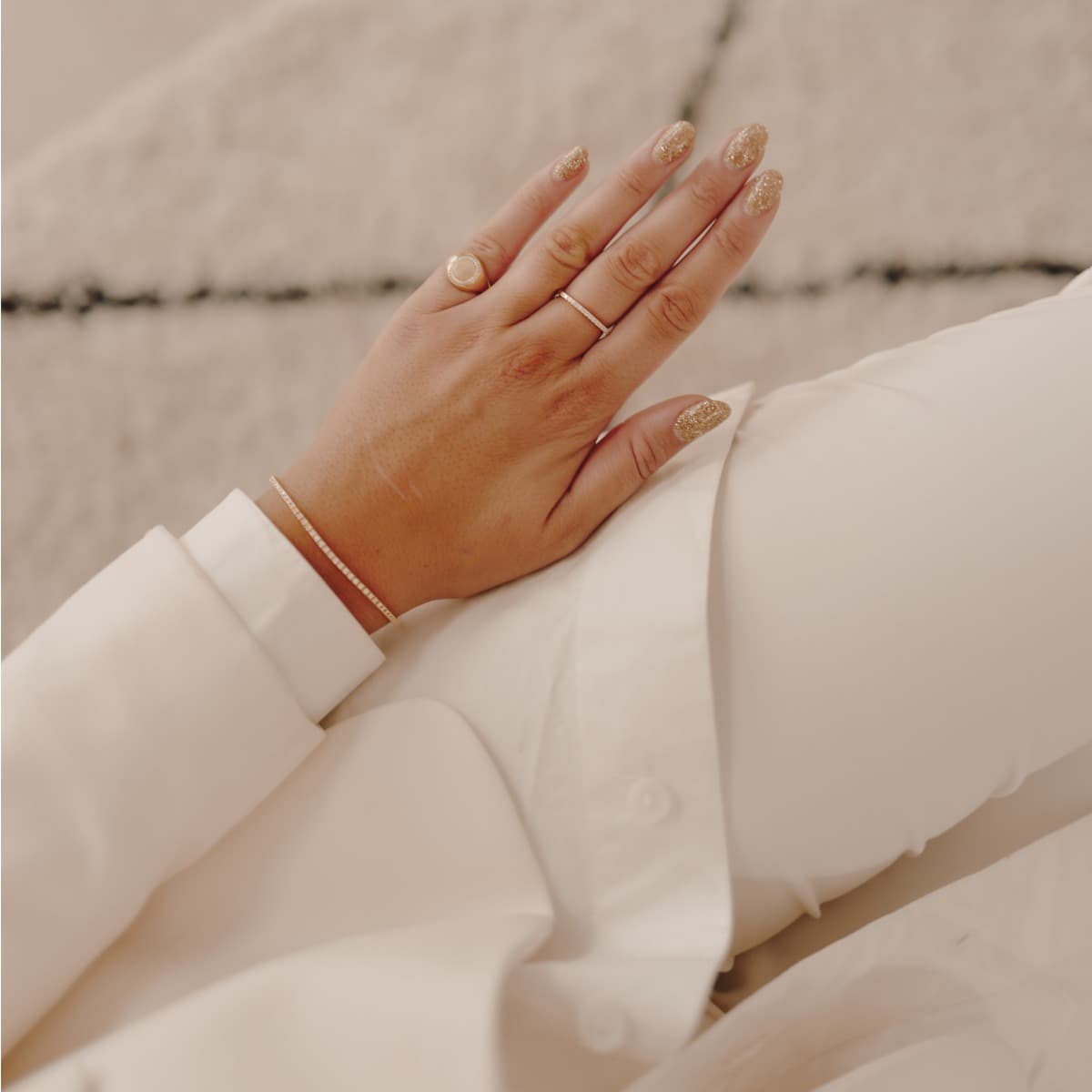 Ring, Signet oval med diamanter 0,10 ct
