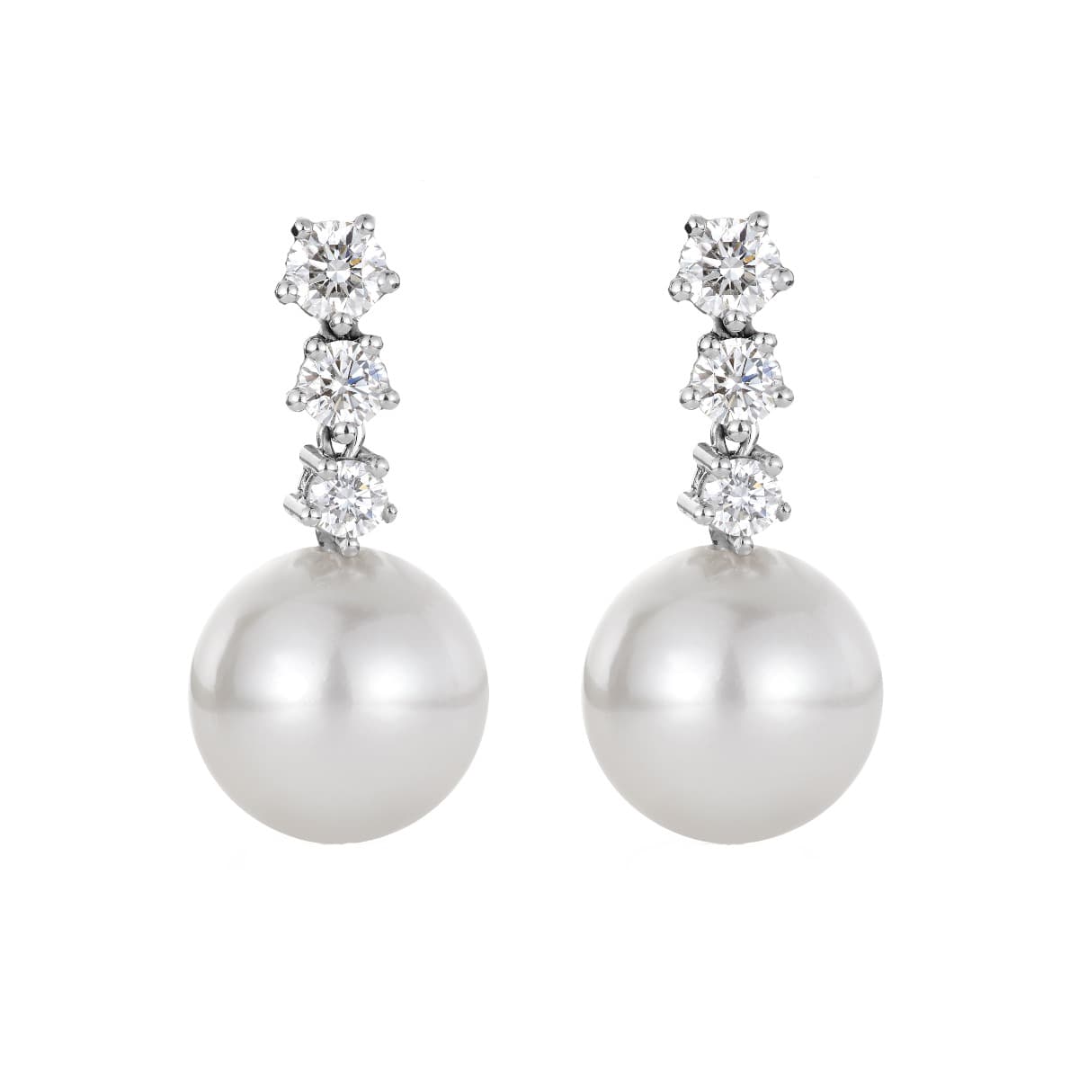 Ørepynt, Akoyaperler 8,5-9 mm og diamanter 0,38 ct