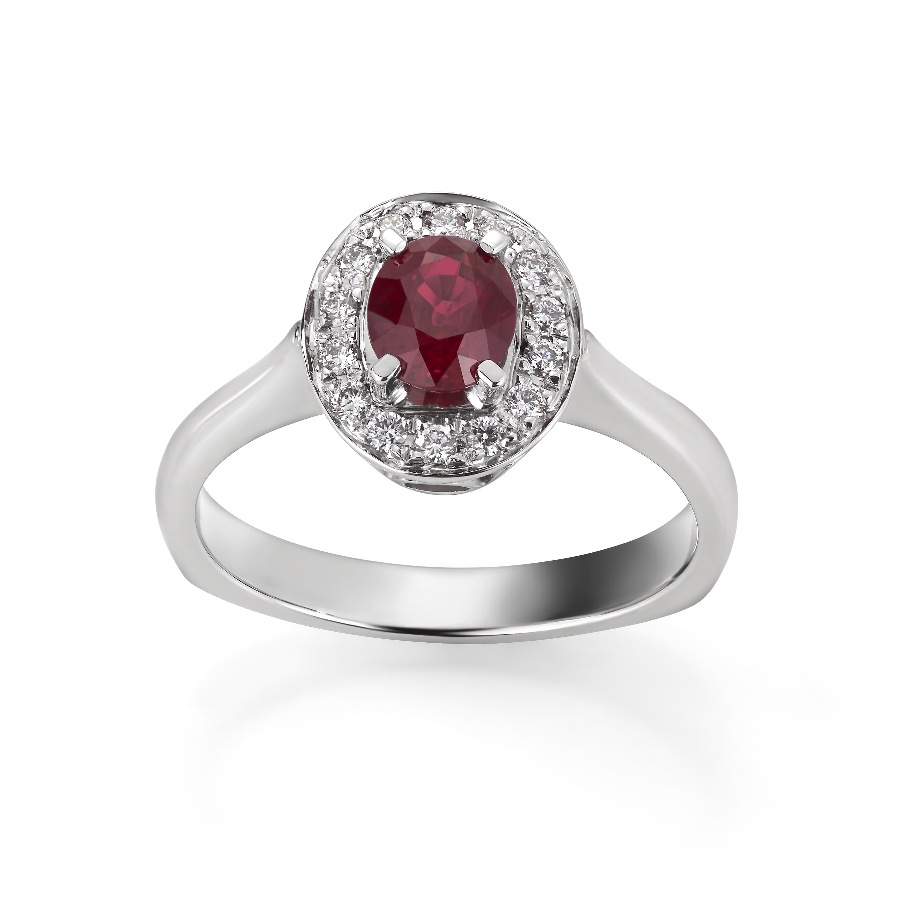 Ring, Rubin ovalslipt og diamanter 1,40 ct