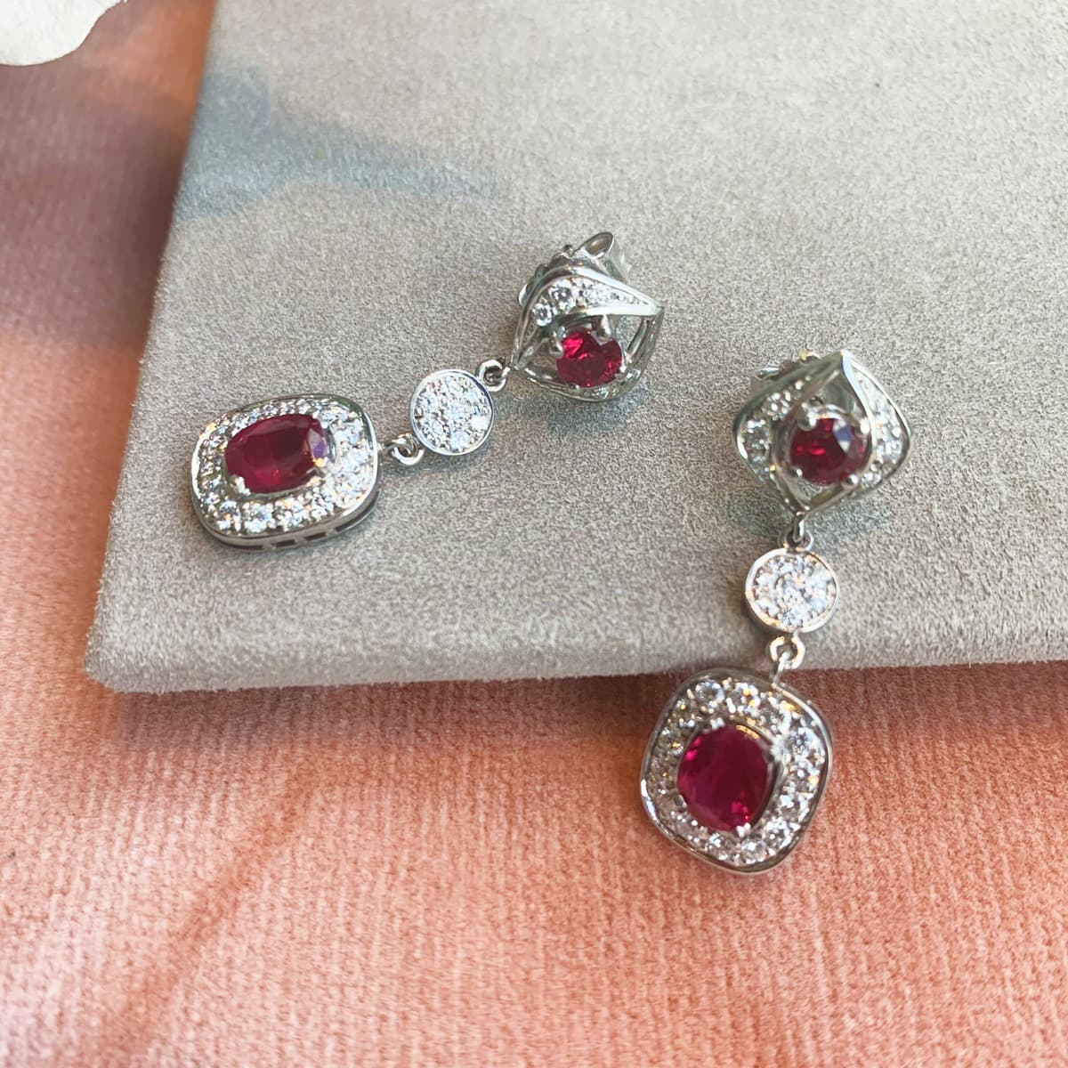 Øredobber, Rubiner 3,09 ct og diamanter 0,86 ct