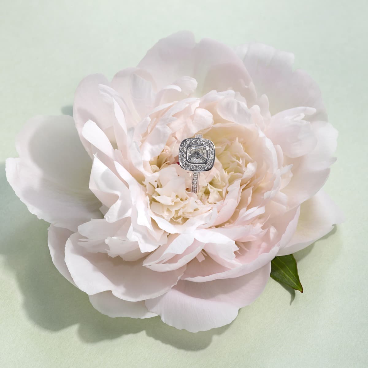 Ring, Rosett cushion 1,37 ct