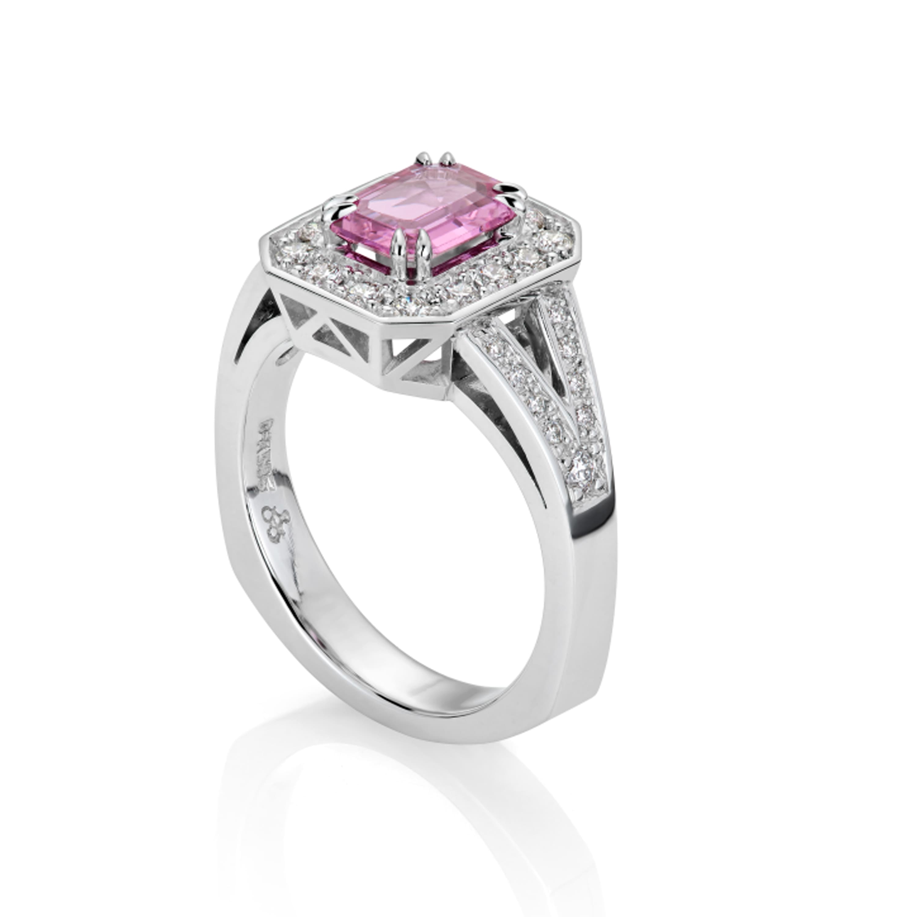 Ring, Rosa Safir 1,29 ct og diamanter 0,40 ct