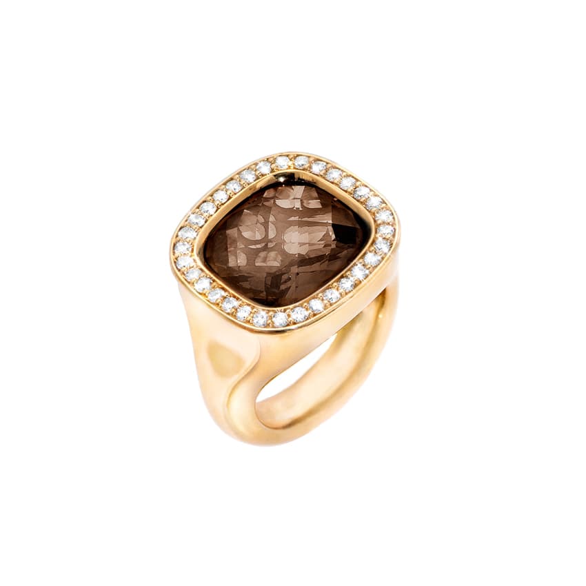 Ring, Cushion fargesten med diamantkant