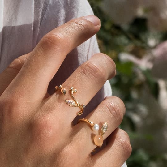 Ring, Blooming med pavért blad og blad i roségull