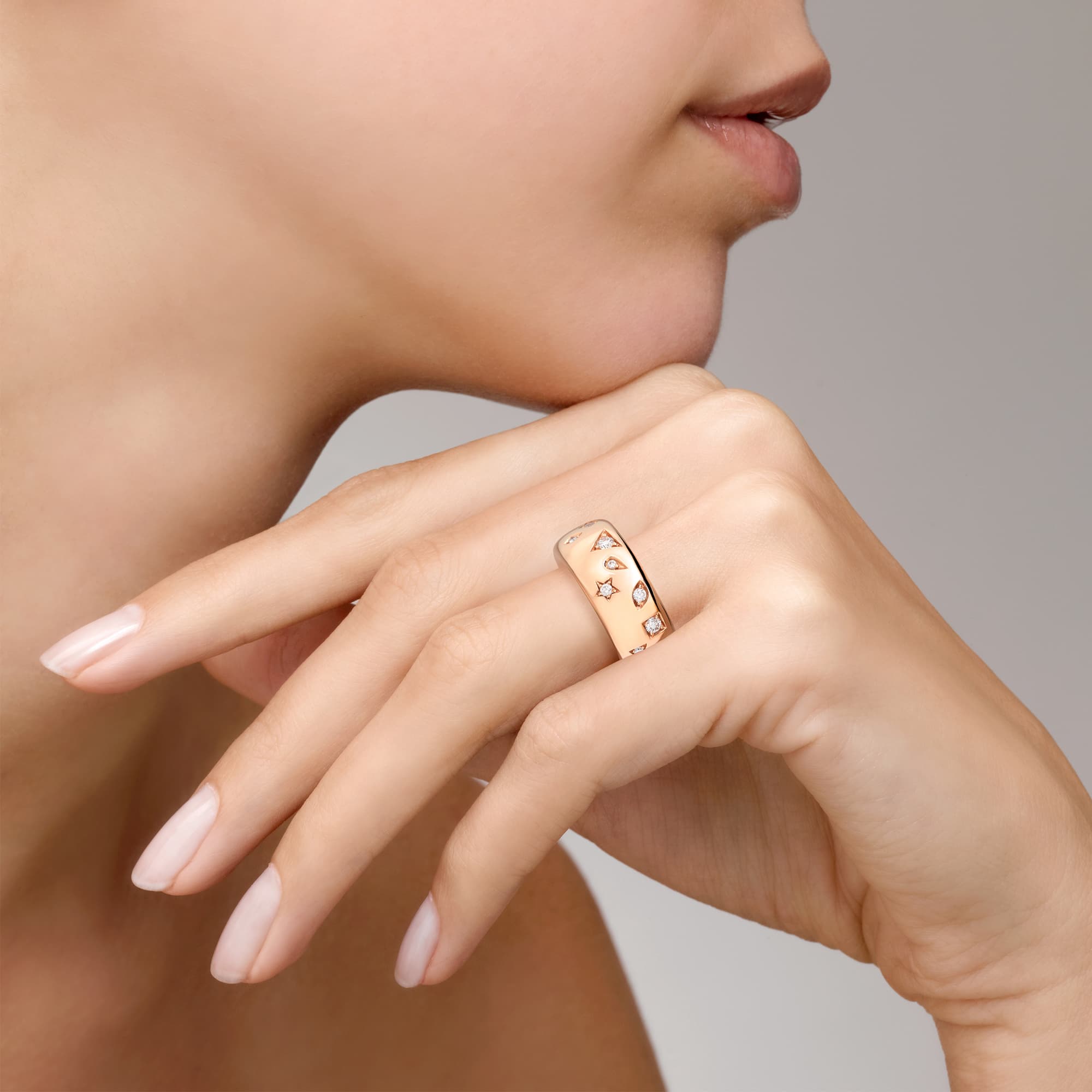 Ring, Iconica Fancy Large med diamanter 0,70 ct