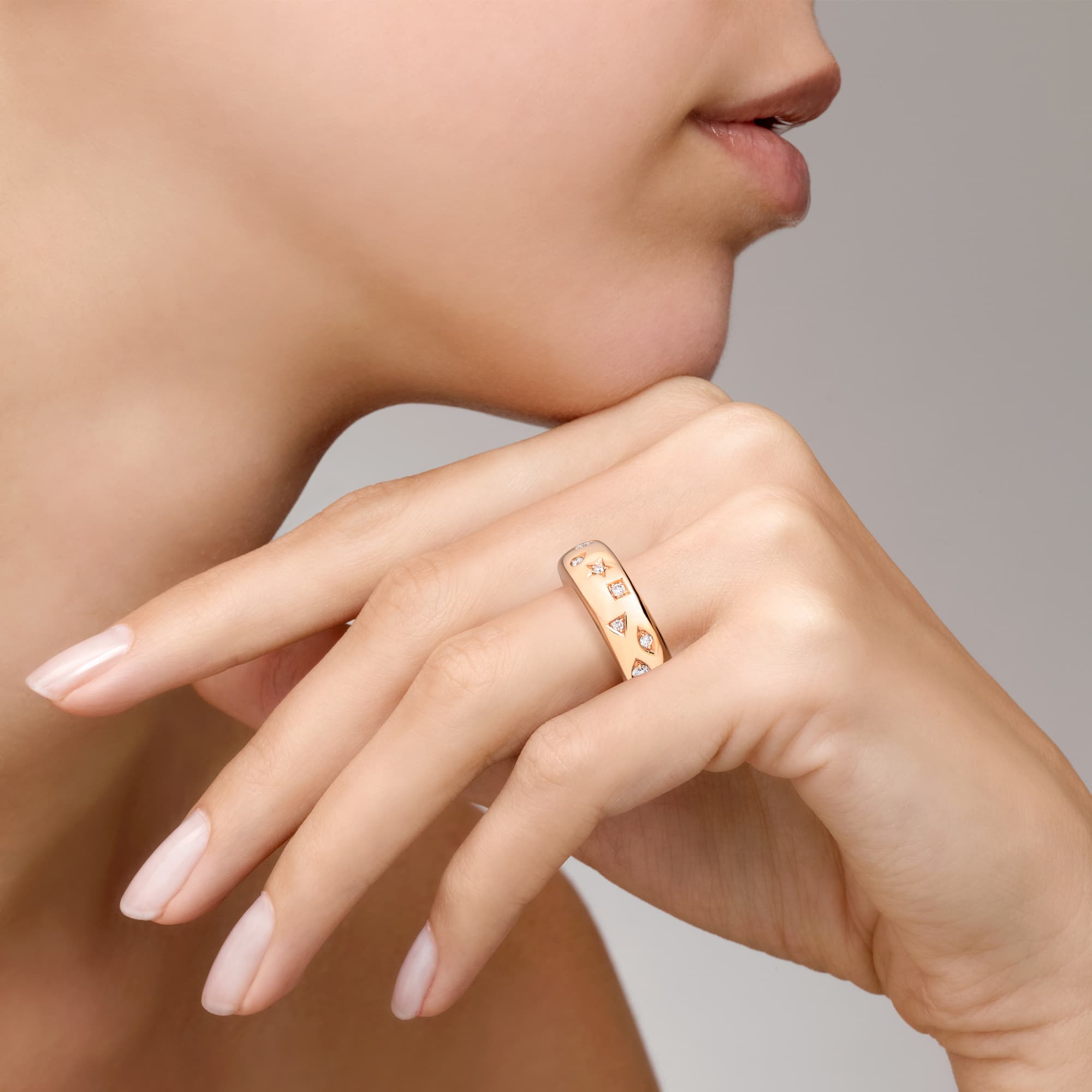Ring, Iconica Fancy Medium med diamanter 0,59 ct